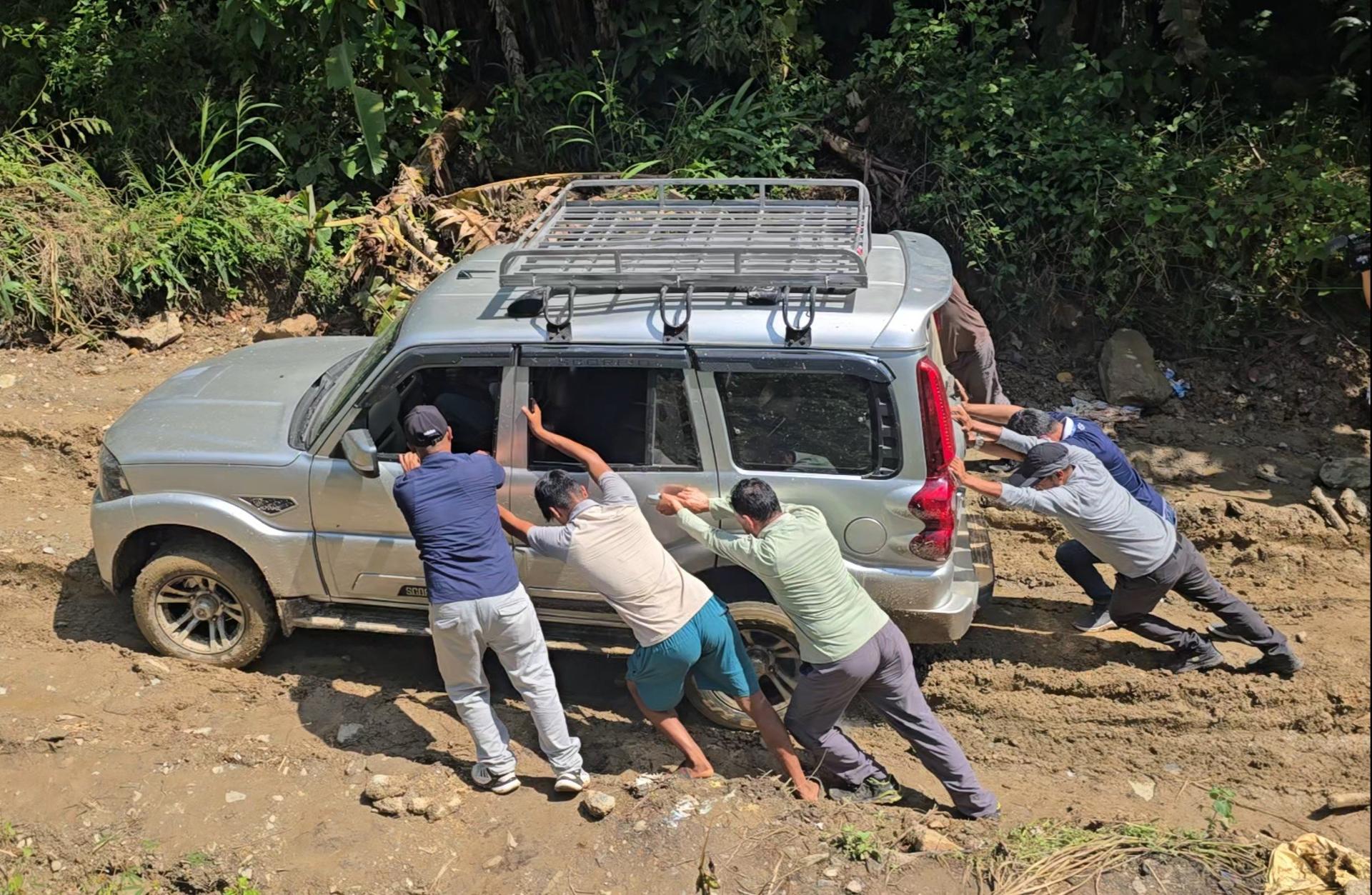 Korea's 2nd Nepal relief team to return; efforts to locate 9 missing Koreans to continue