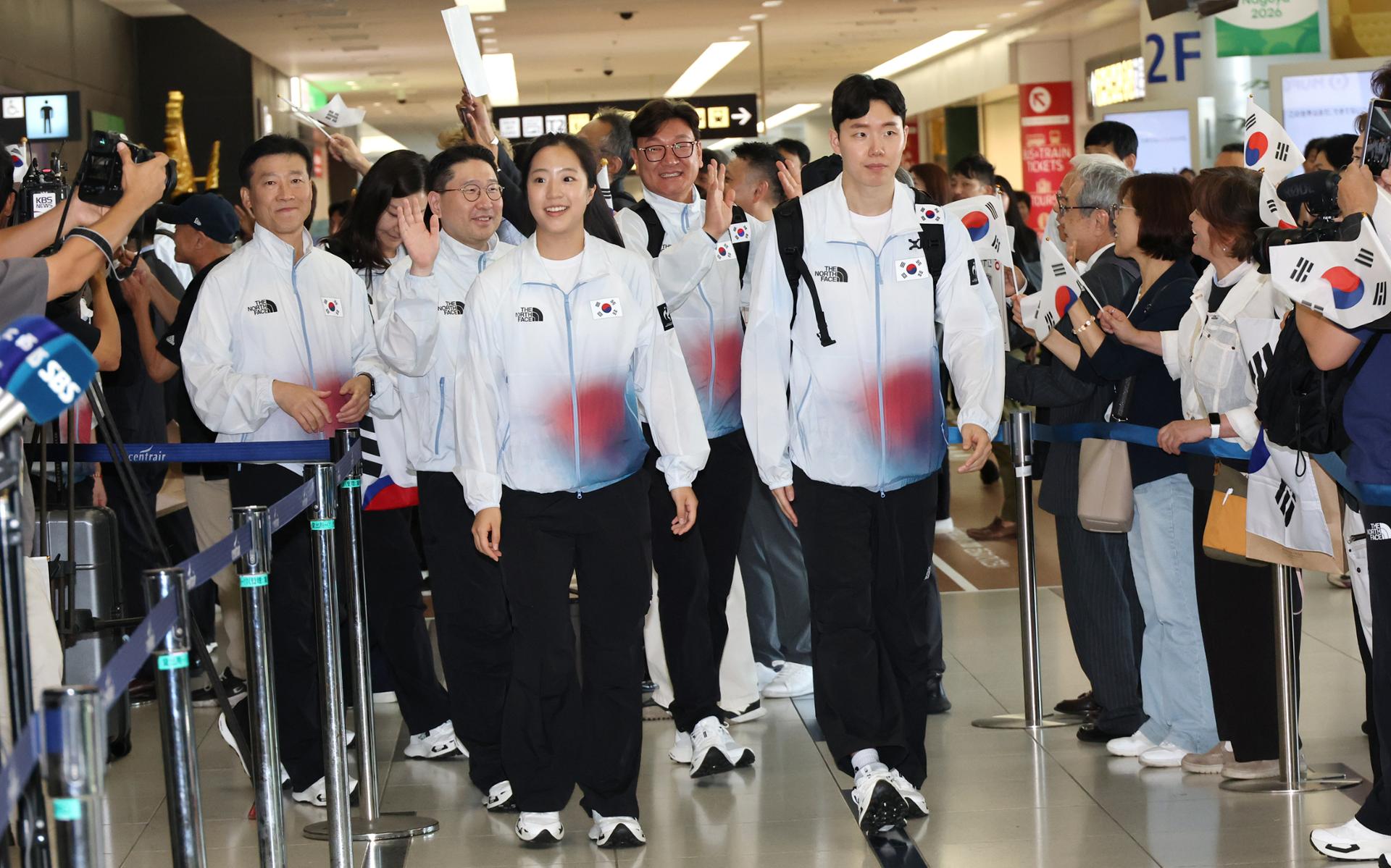 Main Korean delegation arrives in Nagoya