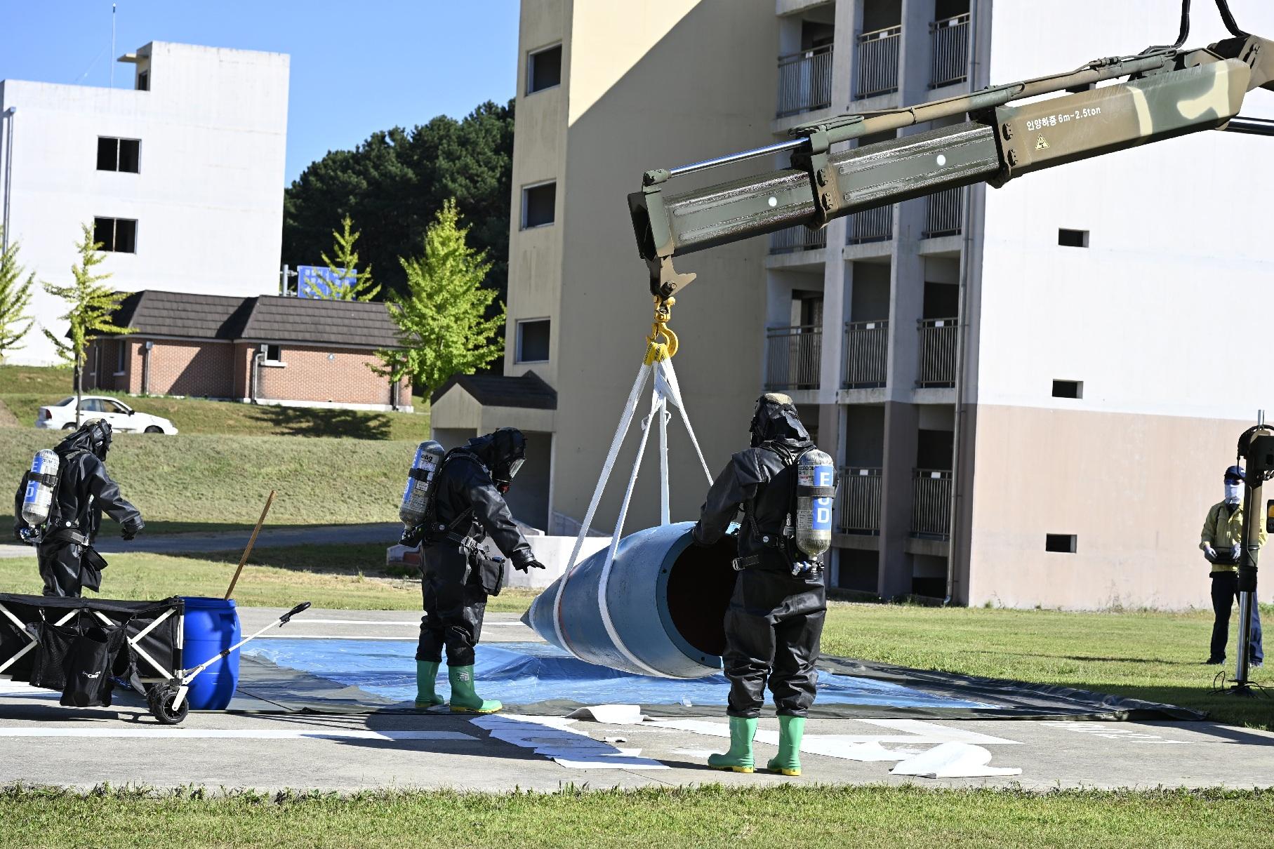 Korean, US troops conduct annual explosive ordnance disposal drills