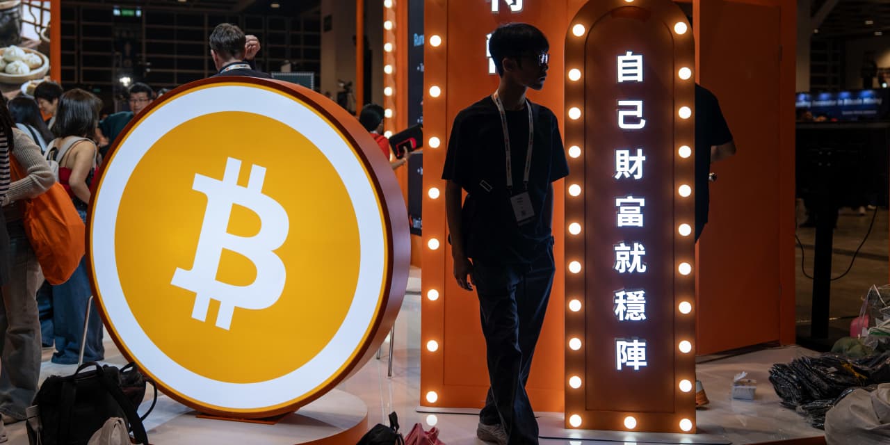 Bitcoin Falls as Clarity Act Fails to Advance. Why Cathie Wood’s Dumping Crypto Stocks.