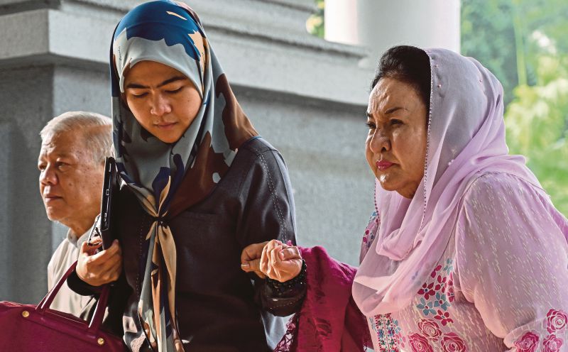 Prosecution gets stay on hearing additional evidence in Rosmah's solar trial