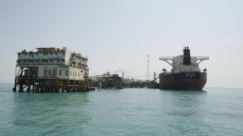 Hormuz Risk Opens $40-Plus Price Gap Between Crude Grades