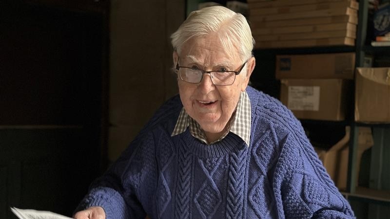 One of Australia's longest-serving editors dies aged 96