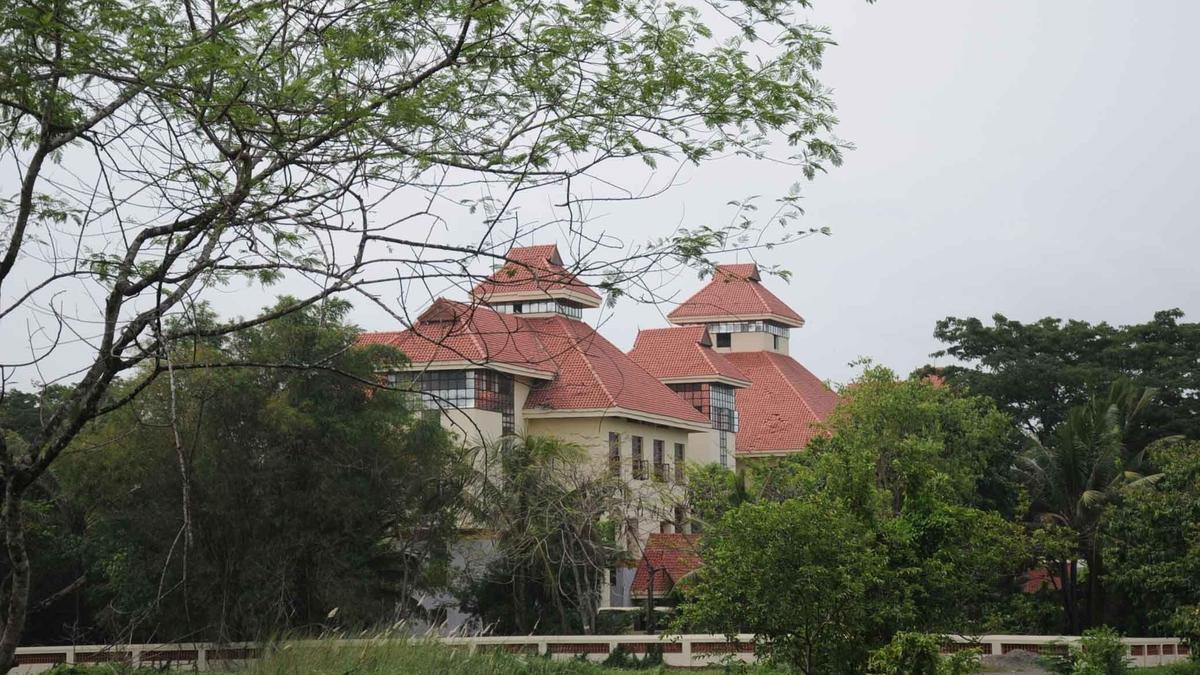 SUCC slams mode of protest against Sanskrit varsity V-C