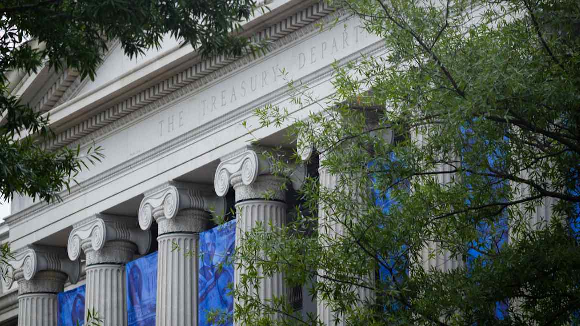 US sells 30-year bonds at highest borrowing costs since 2001
