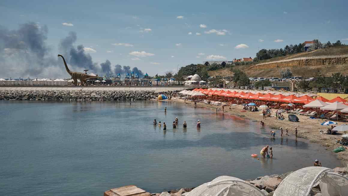 Sun, sea and bombs in Odesa
