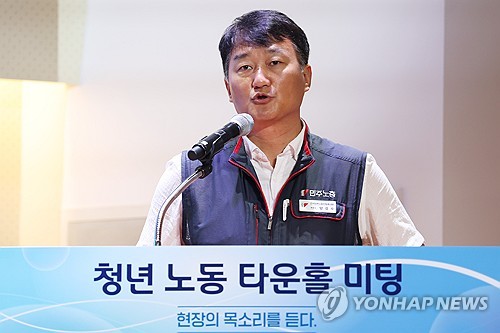 Umbrella union to join gov't-proposed talks amid push to roll back some labor rules