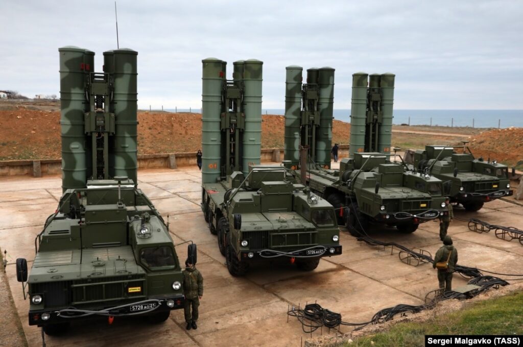 Ukraine strikes two Russian S-400 launchers in Bryansk. The same systems were used to attack Kyiv overnight.