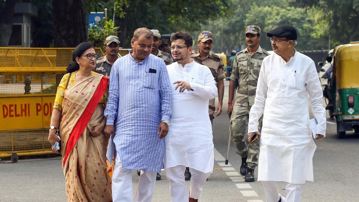 Election Commission bars both factions of Trinamool from using party name, symbol for byelections