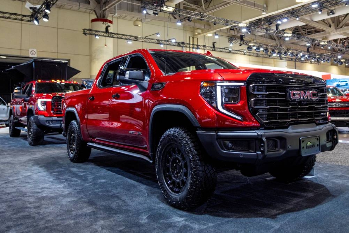 GM doubles down on diesel pickups as rivals tap hybrids