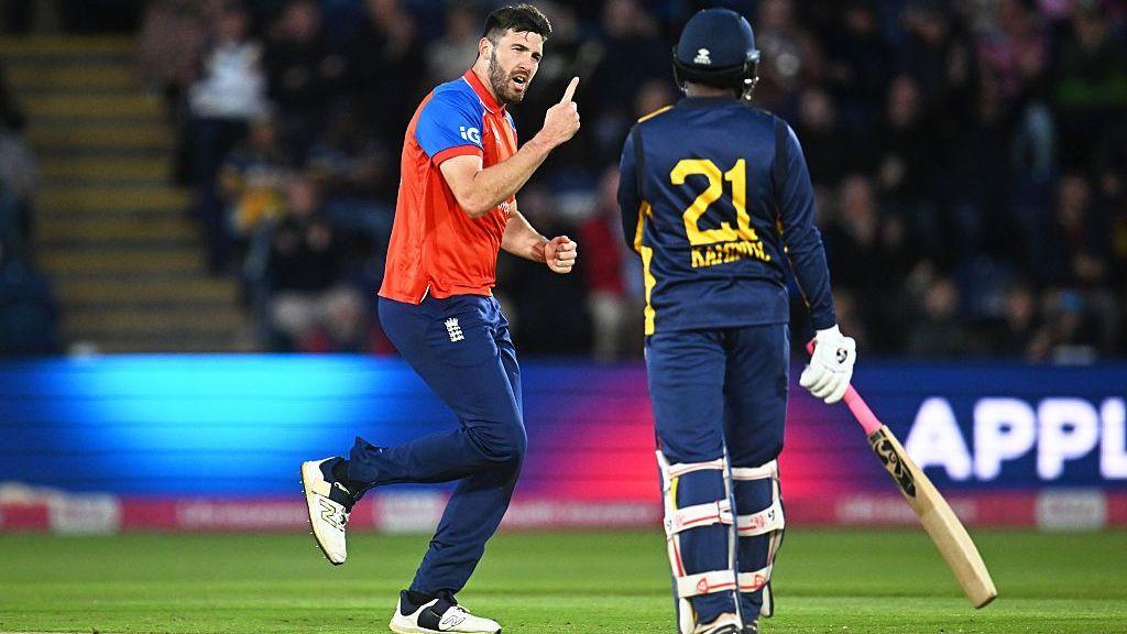 England crush Sri Lanka to seal T20 series win