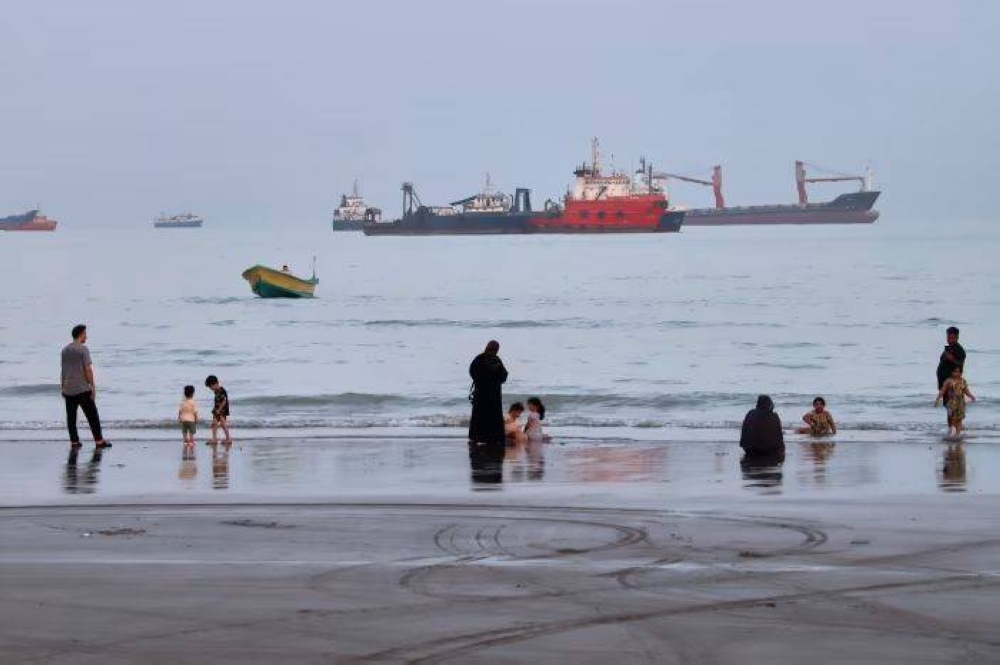 Iran says Strait of Hormuz under its control, rejects Trump claims