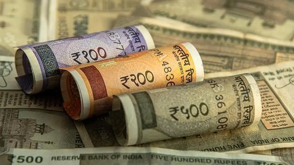 Rupee ends flat as robust importer hedging blunts oil price relief