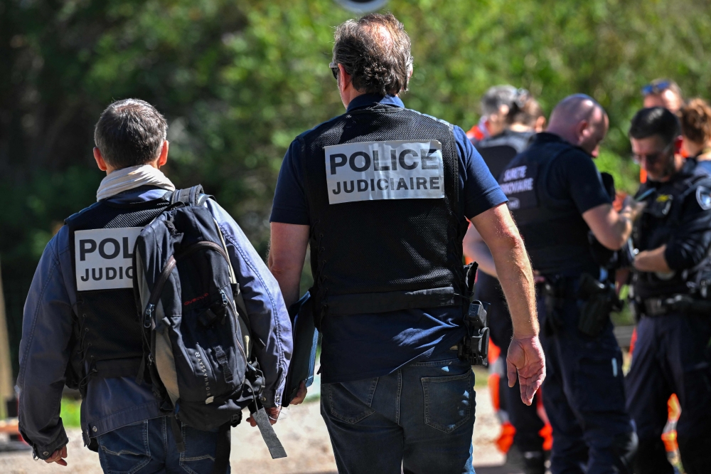 France arrests far‑right policeman suspected of plotting terrorist attack and making 3D‑printed weapons