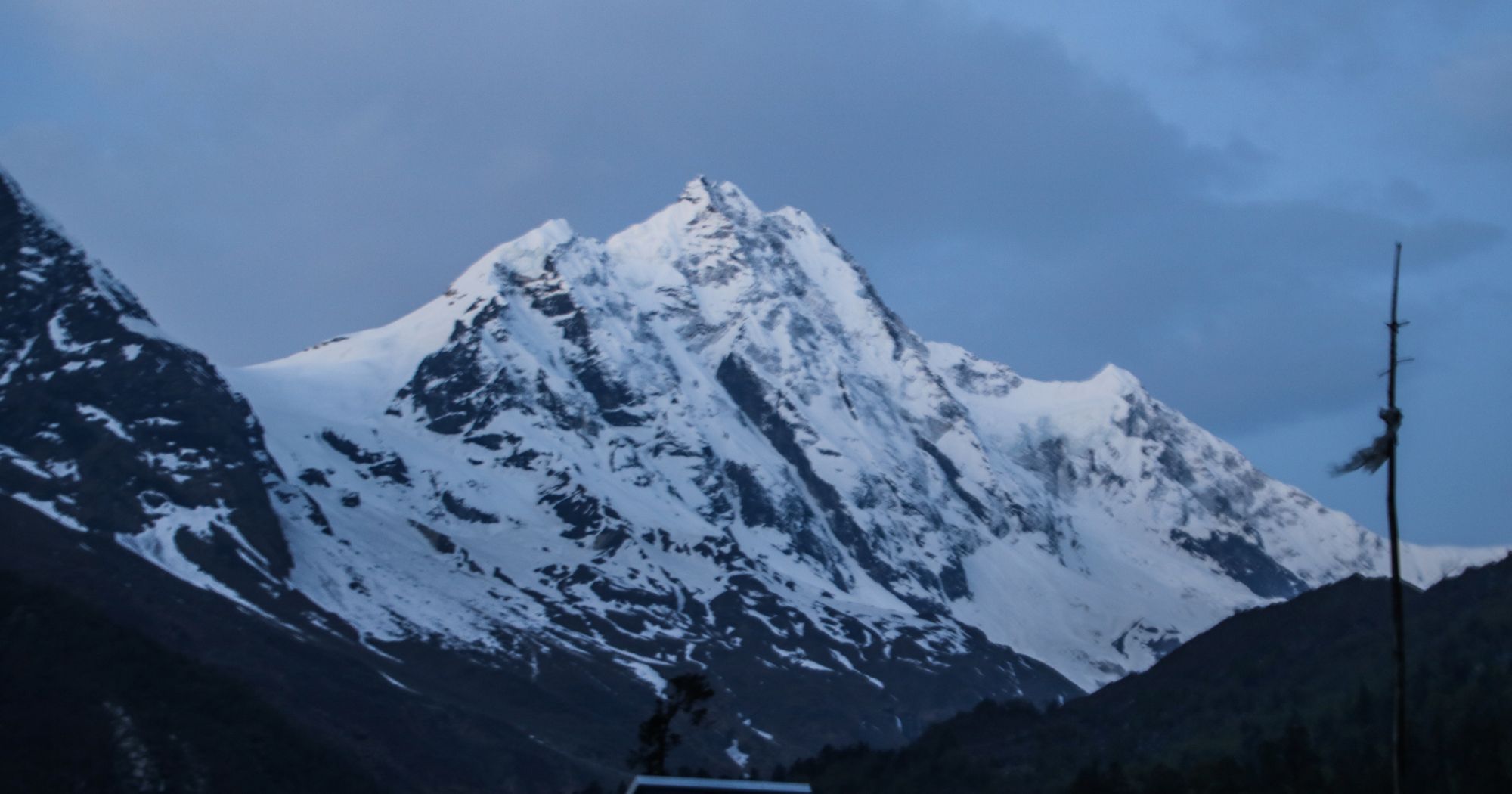 S'porean, 50, reportedly dies while climbing Mount Manaslu in Nepal