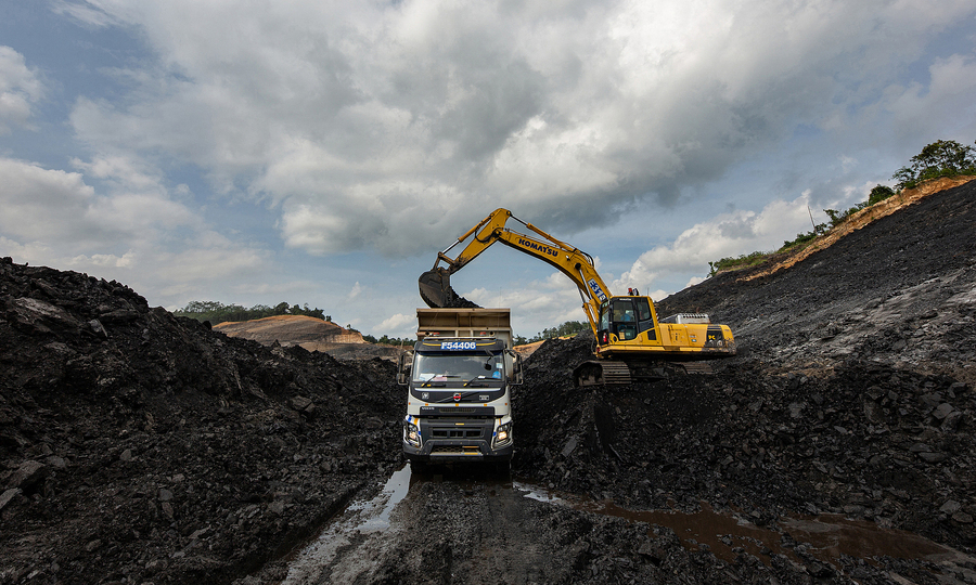 Which country leads Southeast Asia in mineral fuel production?