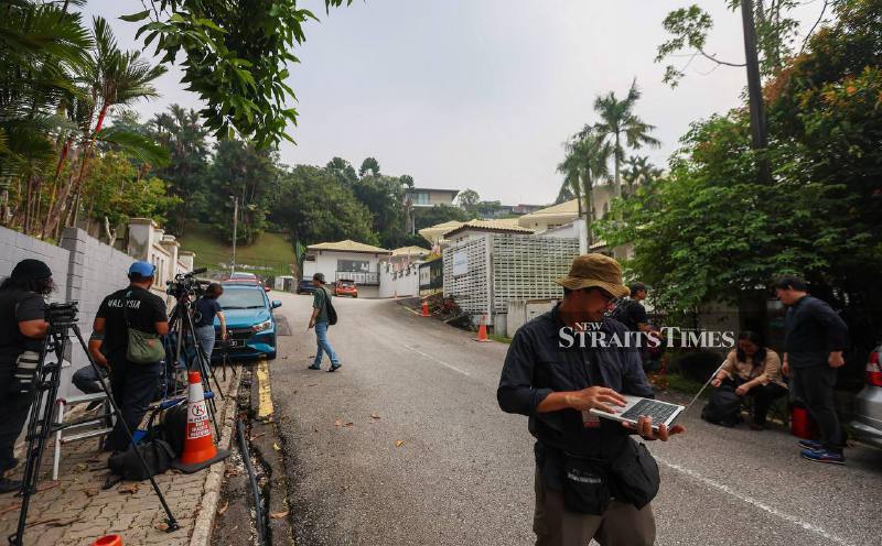 Media converge at Najib residence after conditional house arrest