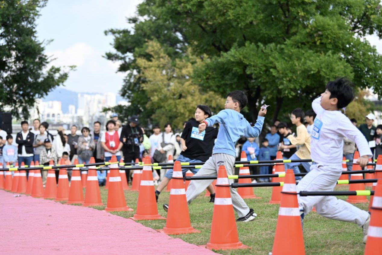 Fold, crease, fly: Seoul opens registrations for paper airplane championship