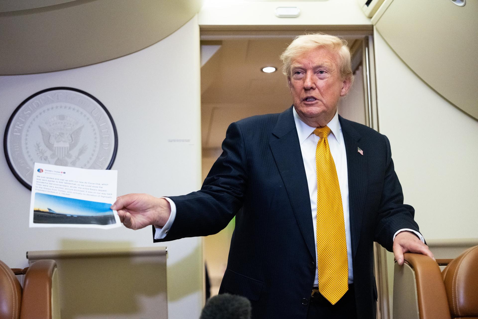 Trump signs memo permitting foreign shipbuilders to build up to 2 US ships in their shipyards