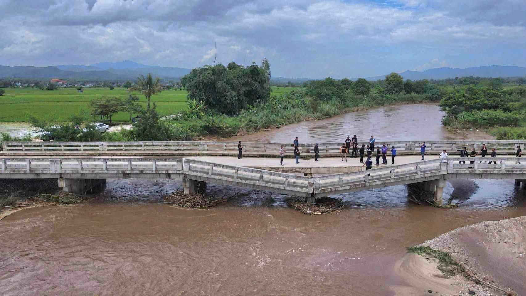 Chiang Rai Officials Rush to Repair Collapsed Bridge in Mae Suai