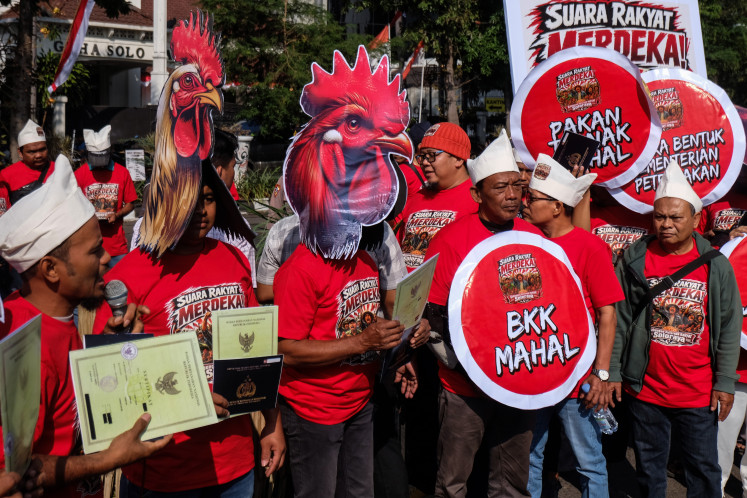 Poultry farmers take to the streets as egg prices plunge