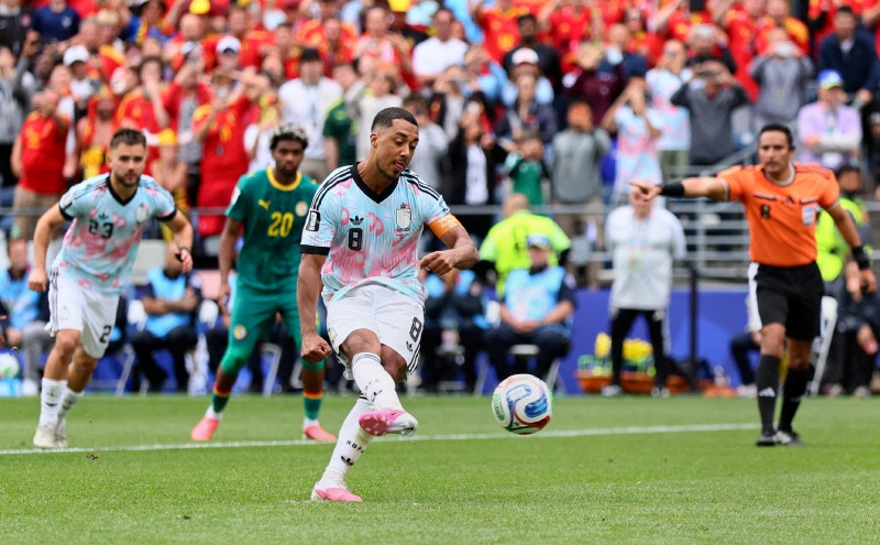 Tielemans apologises to Villa fans over Man Utd 'bigger club' boast