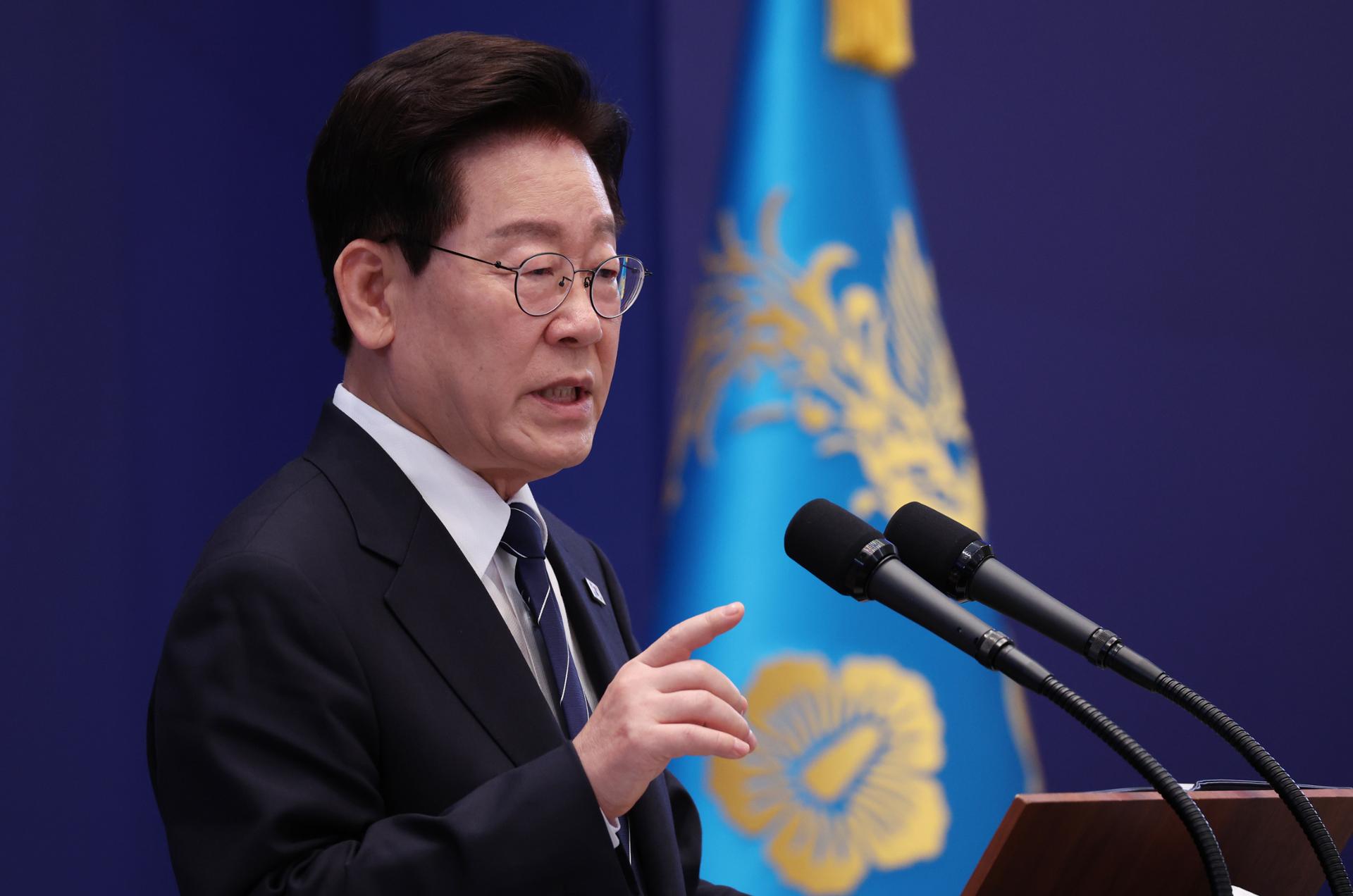Lee says S. Korea reviewing possible contribution to Hormuz but will not get involved in war