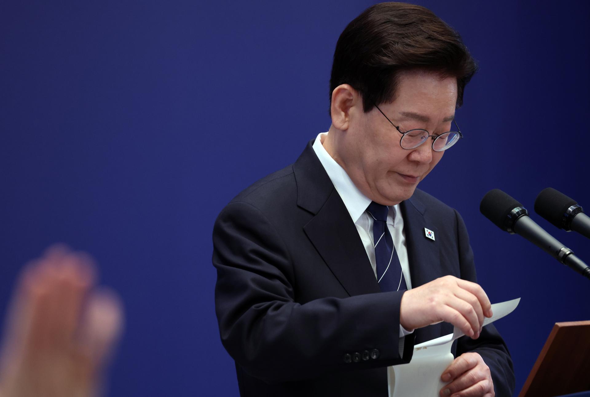 President stresses 'commercial viability' in $350 bil. US investment talks