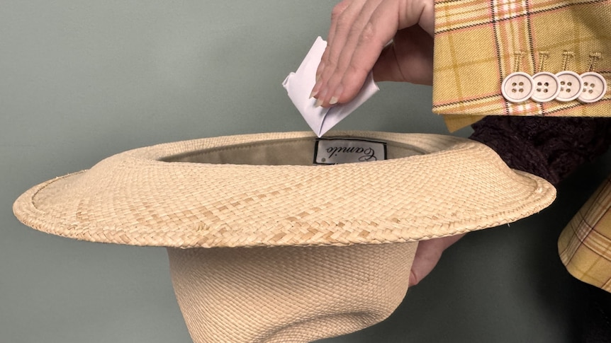 Hat-draw to decide mayoral contest ends in confusion