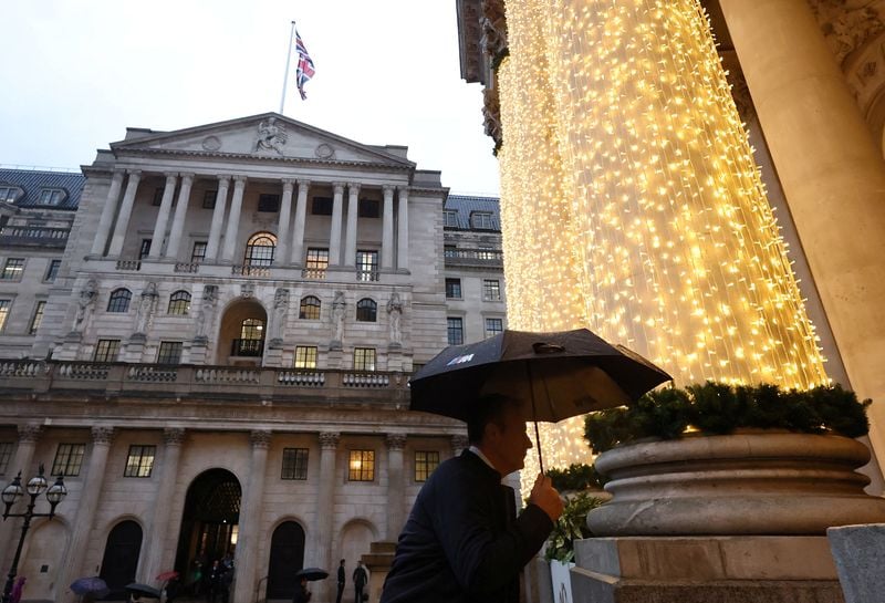 Barclays backs November BoE hike, warns Middle East conflict could spur more