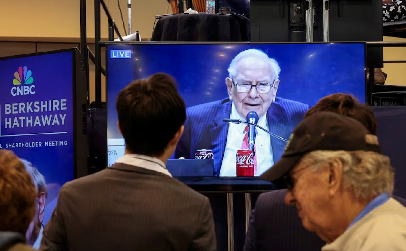 Warren Buffett steps down as Berkshire chair, becomes chairman emeritus