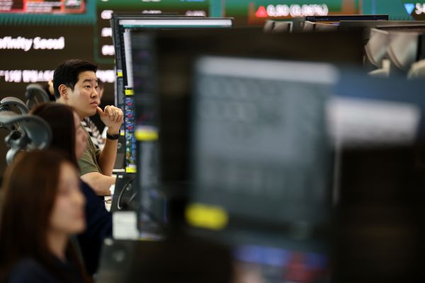 KOSPI Continues Upward Trend, Tops 7,000 in Intraday Trading