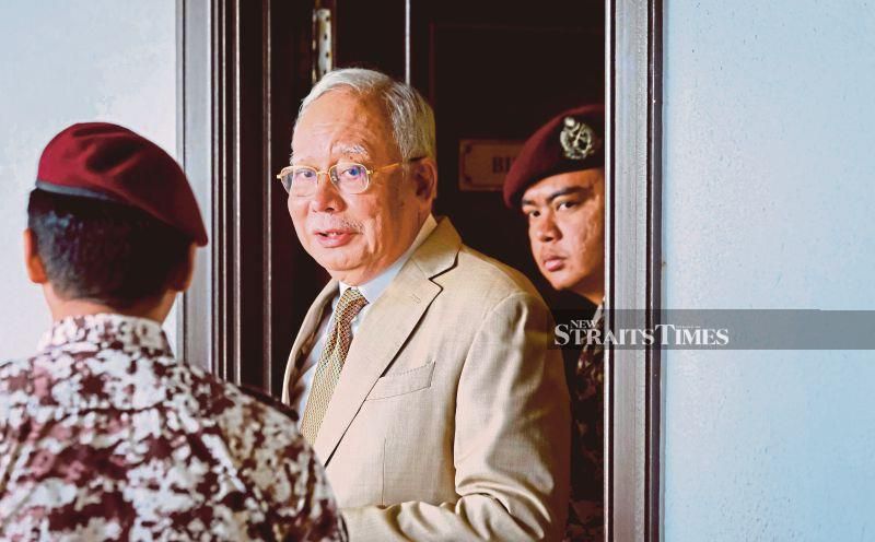 Perak, Melaka, Johor Umno back Najib solidarity fund