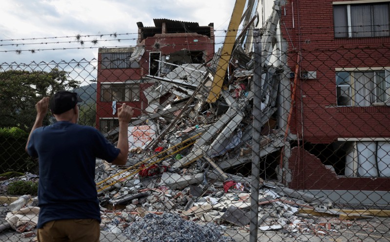 Colombia quake death toll hits 273 as rescue hopes fade