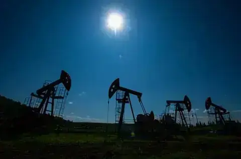 Oil pares losses after reports Houthis attacked Saudi Aramco refinery