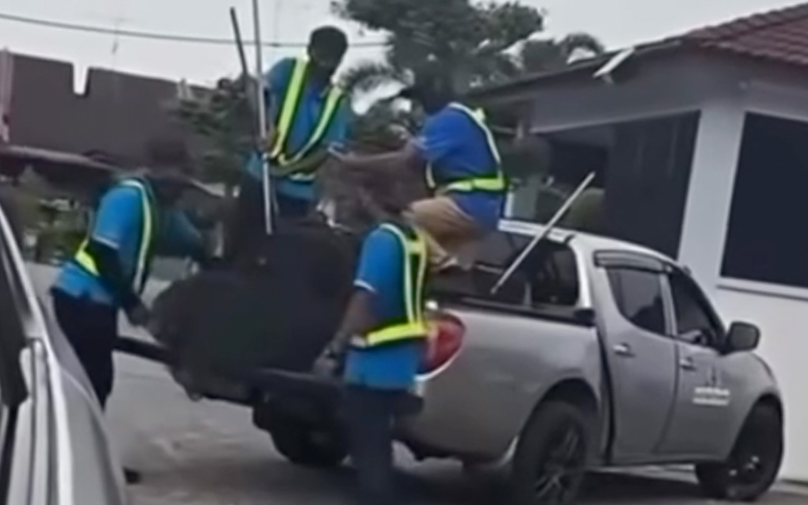 Dog catcher faces probe for making lewd gesture at woman