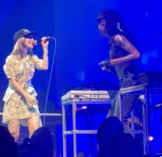 Hayley Williams Sings “Airplanes” For The First Time In 16 Years