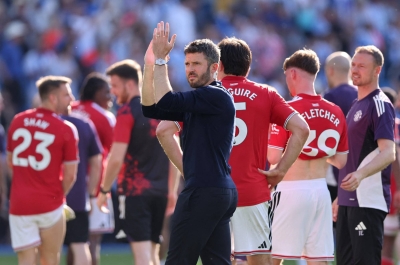 Michael Carrick urges Manchester United to add more players to boost title bid