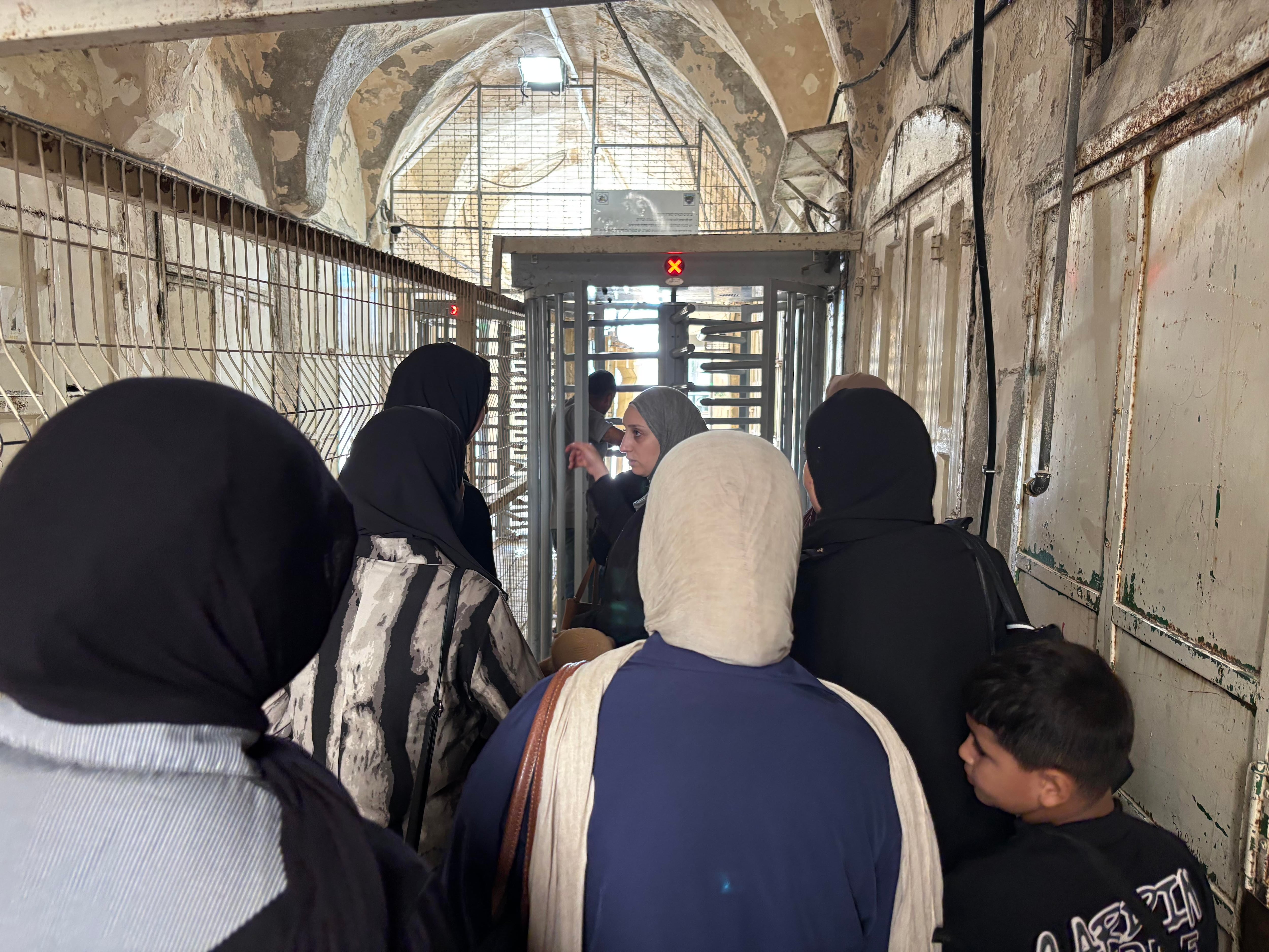 Saturday afternoon in Hebron: Two faces of Israeli occupation in a shared holy site