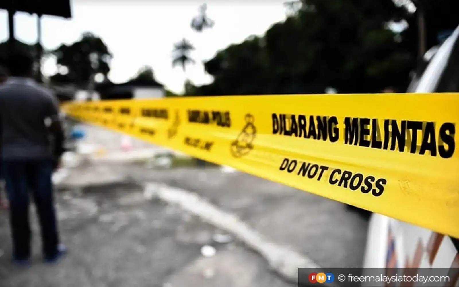 1 dead, 5 injured in lorry-van collision
