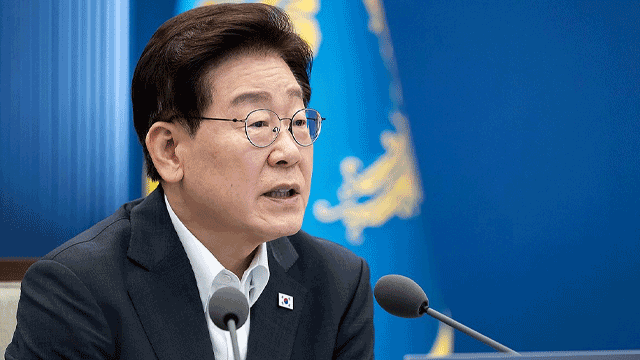 Lee's Approval Drops to New Low of 44%