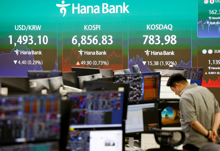 Asian stocks set for weekly gain on fading US rate hike wagers