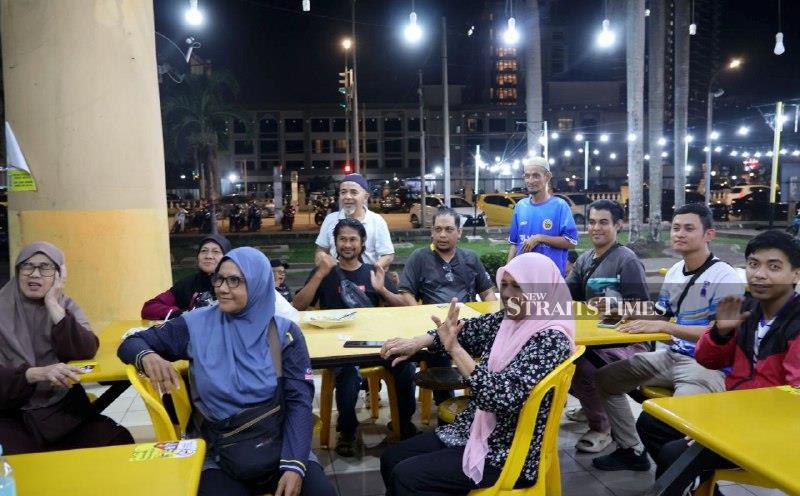 Deaf community finds friendship at Kota Baru eatery
