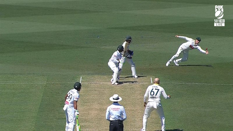 Smith drops sharp chance