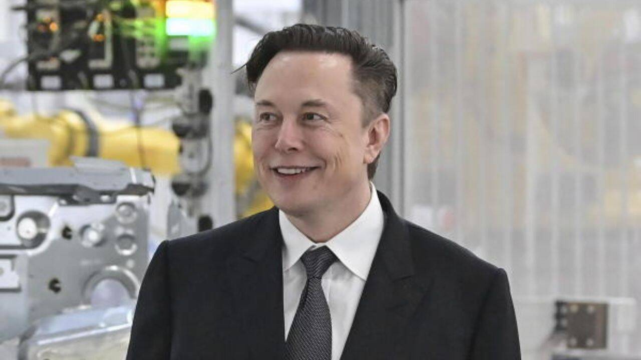Elon Musk discloses 48.4% stake in SpaceX in regulatory filing