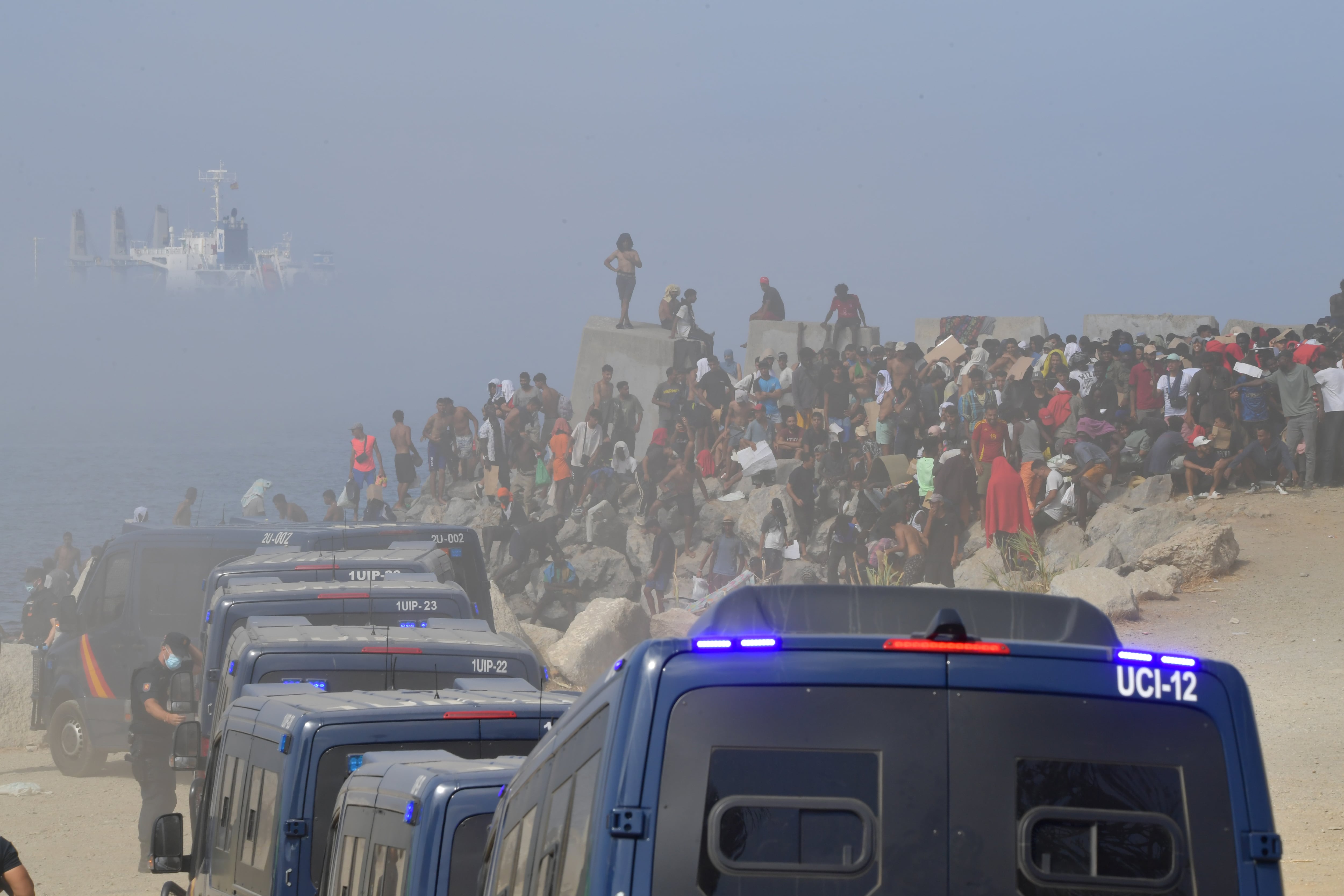 Albares' words activate fear of deportation among migrants who arrived by swimming to Ceuta