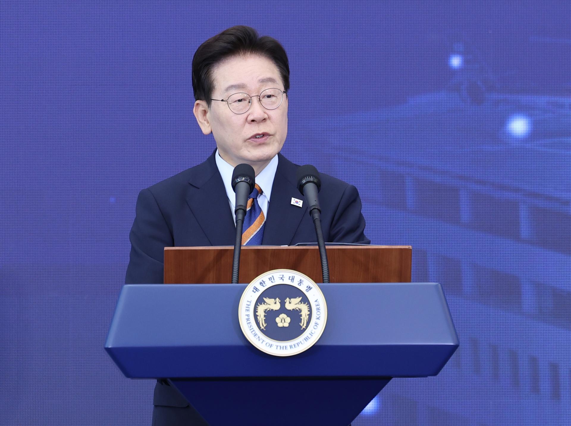 Lee believes Nat'l Assembly should decide constitutional revision: presidential office