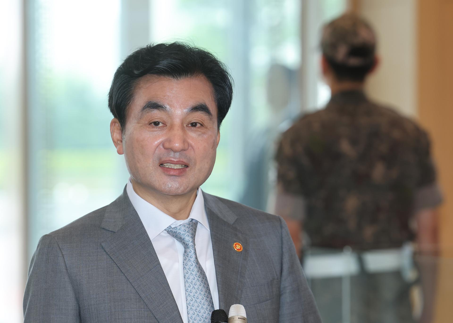 UNC not to proceed with plan for security brigade after talks with Korea: defense minister