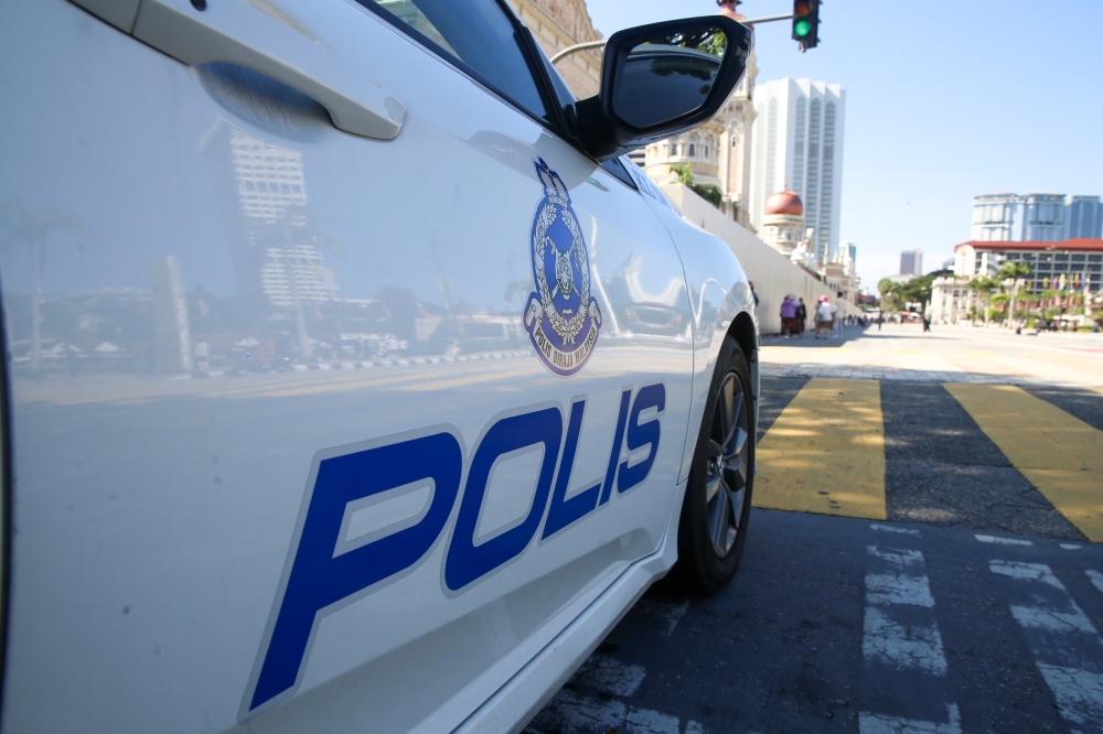 In Johor, police probe claim of suspected Toyota Hilux following student walking home