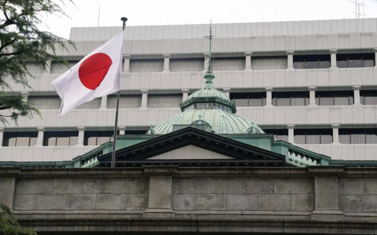 Foreign investors sell Japanese stocks for second week on yen intervention concerns